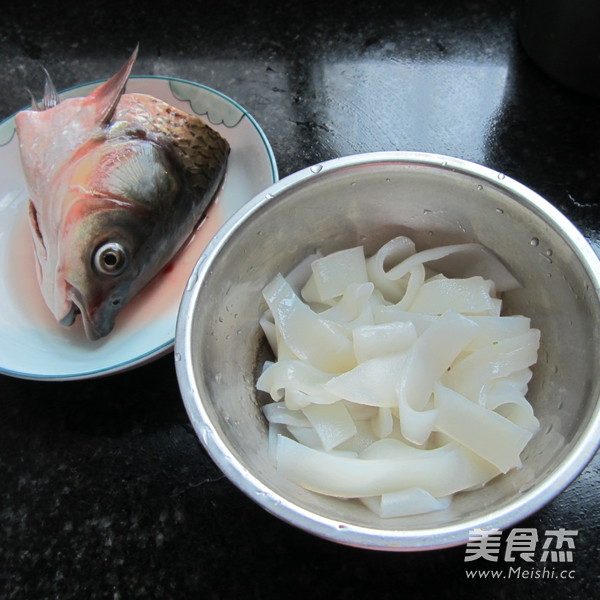 Fish Head Stewed Noodles recipe