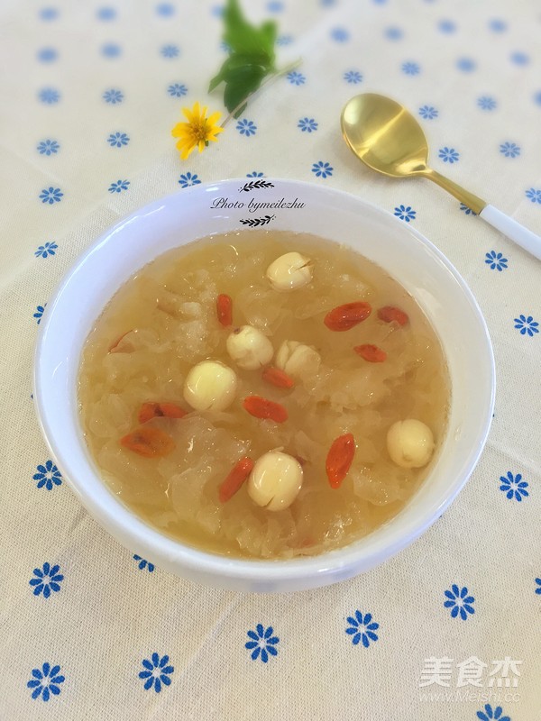 Lotus Seed and Tremella Soup recipe