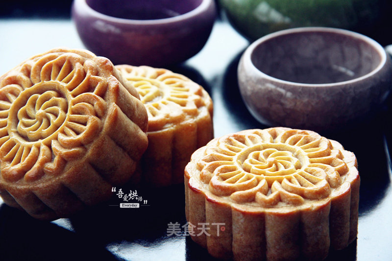Mid-autumn Festival, The Sweet "moon" Warms People's Hearts-single Yellow and White Lotus Paste Moon Cake