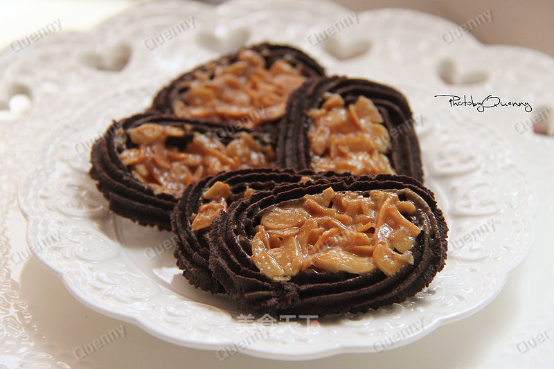 #aca烤明星大赛#cocoa-flavored Roman Shield Biscuits recipe