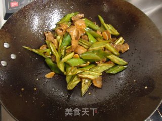 Fried Pork with Chili recipe