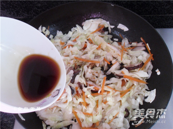 Stir-fried Shredded Cabbage with Mushrooms recipe