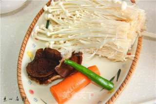 Su Xin Jujing Serves Iced Colorful Enoki Mushrooms recipe