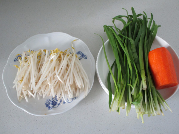 Stir-fried Three Shreds of Mung Bean Sprouts recipe