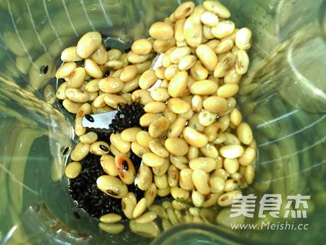 Black Rice Cooked Soy Milk recipe