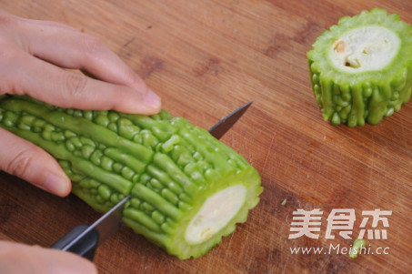 Steamed Bitter Gourd with Ham and Shiitake Mushroom recipe