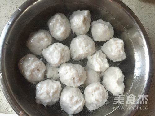 Shepherd's Purse Fish Ball Vermicelli Soup recipe