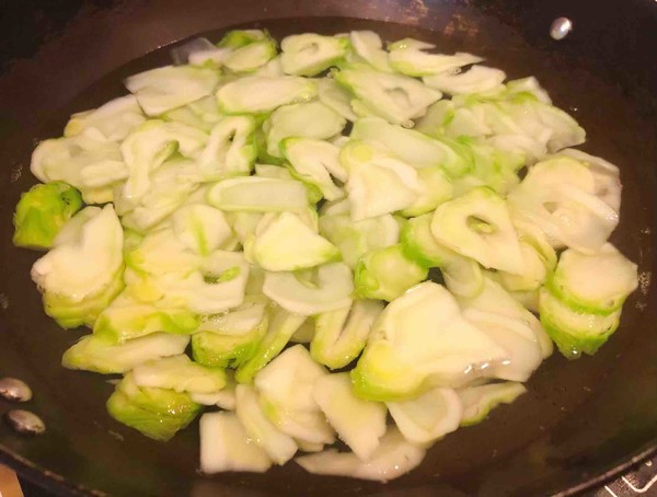 [la Jin Chun Lai] Stir-fried Bacon with Vegetables recipe