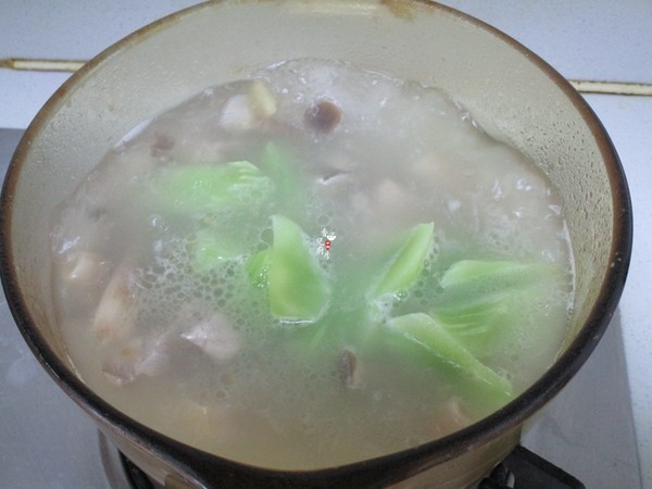 Antler Mushroom Ribs Lettuce Soup recipe