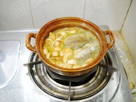 Curry Crucian Carp Stew with Tofu recipe