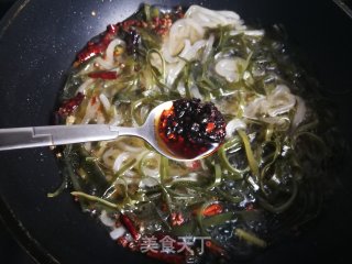 Stewed Potato Powder with Kelp Lettuce recipe