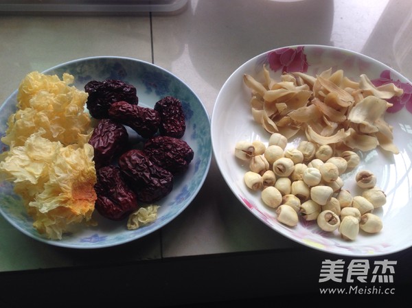 Lotus Seed, Lily, Red Date and White Fungus Soup recipe