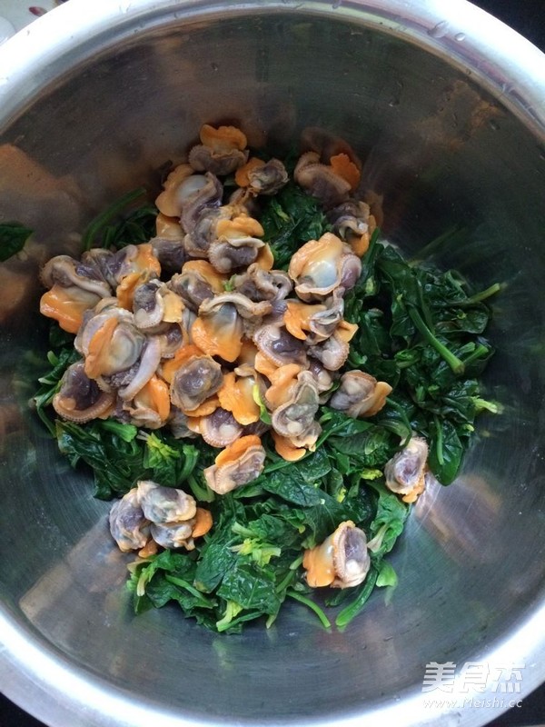 Clam Meat Mixed with Spinach recipe