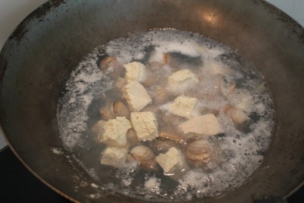 Clams Stewed Tofu Soup recipe