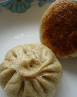 Fried Kidney Bean Buns with Whole Wheat Noodles recipe