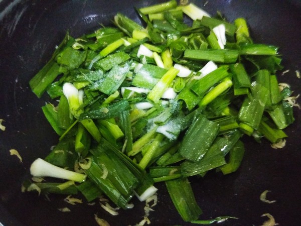 Stir-fried Green Garlic with Shrimp Skins recipe