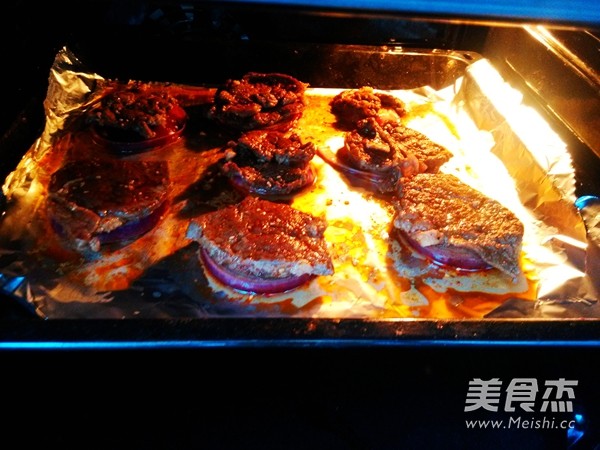 Grilled Steak with Black Pepper and Onion recipe