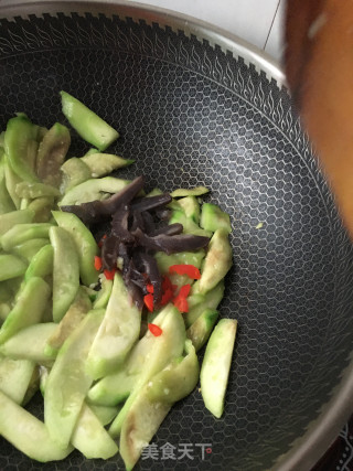 Sea Cucumber Fried Loofah recipe