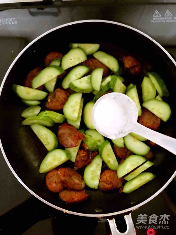 Sausage and Melon Slices Fried Golden Buns recipe