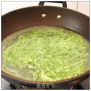 Leave Only The Delicacy But Not The Bitterness-----shredded Black Pepper and Bitter Gourd recipe
