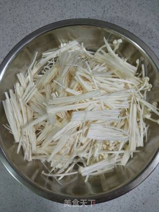 Stir-fried Western Lettuce with Enoki Mushroom recipe