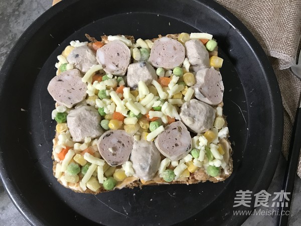 Beef Ball Toast Pizza recipe