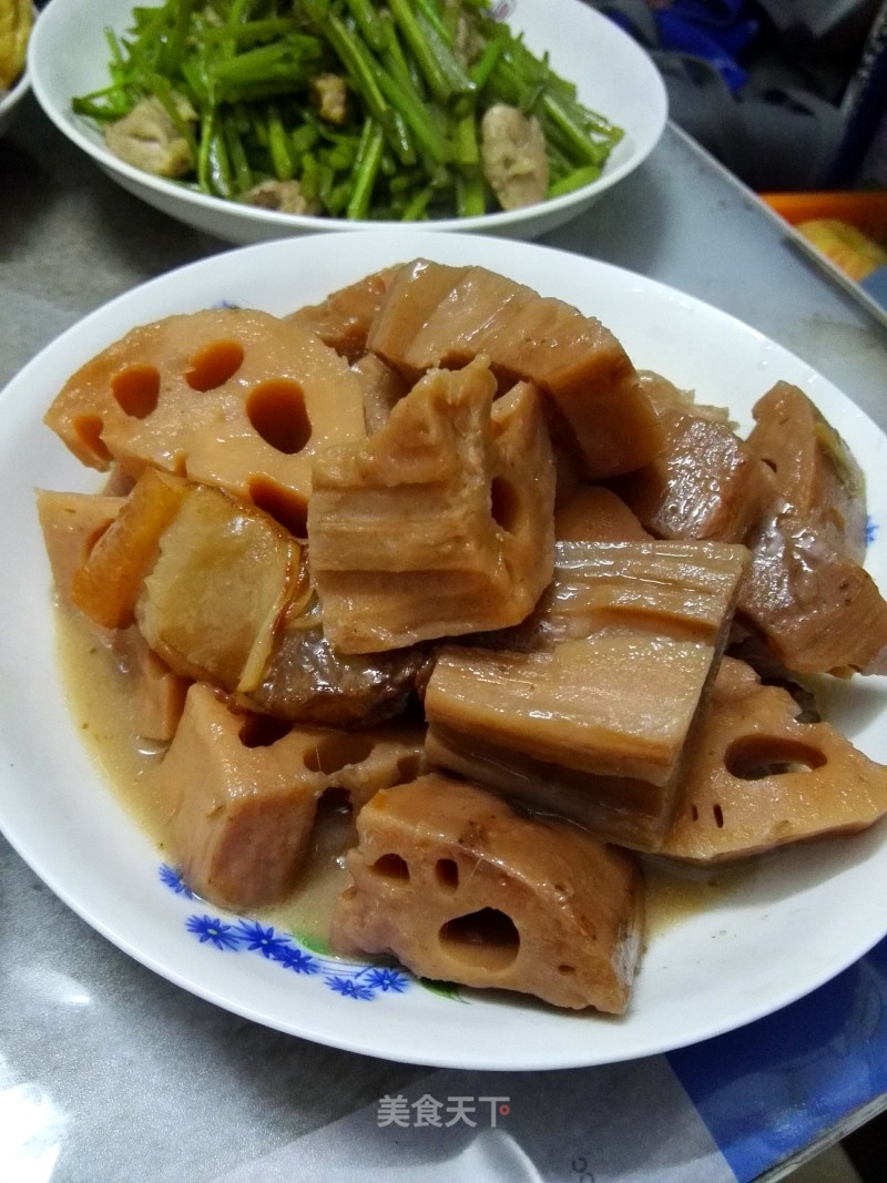 Cantonese-style Bacon Braised Lotus Root