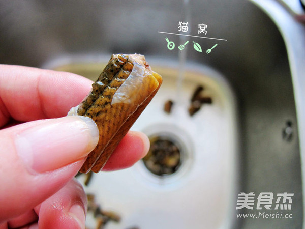 Grilled Rice Eel with Garlic Sprouts recipe