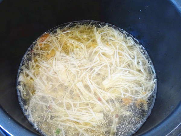 Enoki Mushroom and Spinach Soup recipe