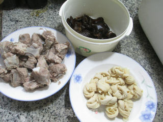 Thousands of Grilled Pork Ribs with Black Fungus recipe