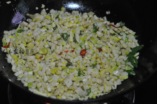 Stir-fried Spring Bamboo Shoots with Green Pepper recipe