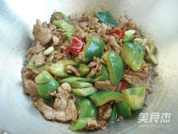 Stir-fried Pork Noodles with Green Pepper recipe