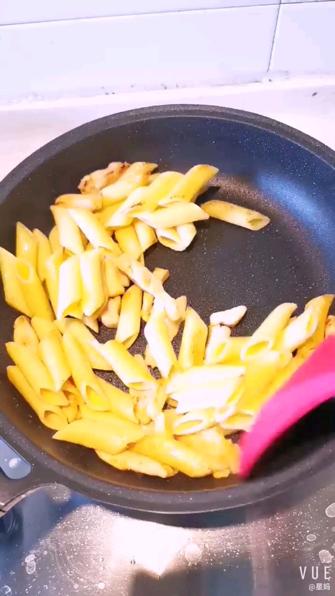 Stir-fried Macaroni with Chicken Breast recipe