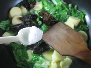 Boiled Cabbage with Black Fungus and Cherry Jade Tofu recipe