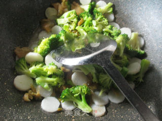 Fried Mustard Slices with Yam and Broccoli recipe