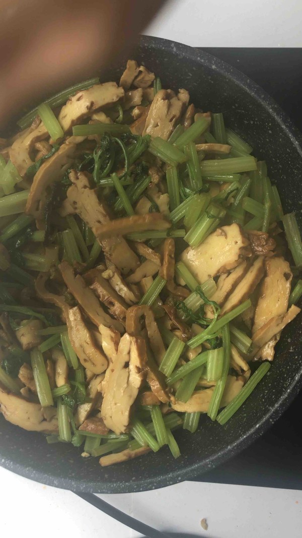 Stir-fried Home-cooked Celery recipe