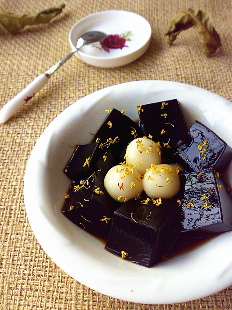 Sweet-scented Osmanthus Yuanzi Guiling Paste recipe