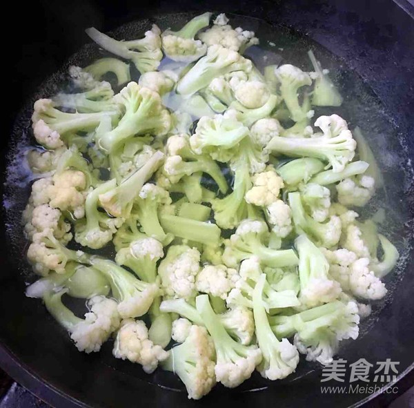 Stir-fried Organic Cauliflower with Sausage recipe
