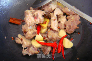 Fragrant Spicy--bamboo Shoots and Seaweed Braised Pork Ribs recipe