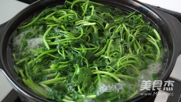 Watercress and Pork Bone Soup recipe