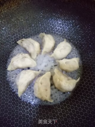 Binghua Fried Dumplings (mushroom and Pork Stuffing) recipe