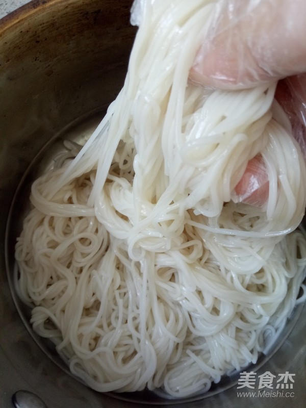 Bitter Chrysanthemum Sausage Noodles recipe