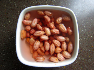 Astragalus, Jujube and Chicken Feet in Pot recipe