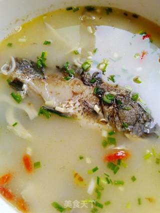 Fresh Oyster Mushroom and Crucian Carp Soup recipe