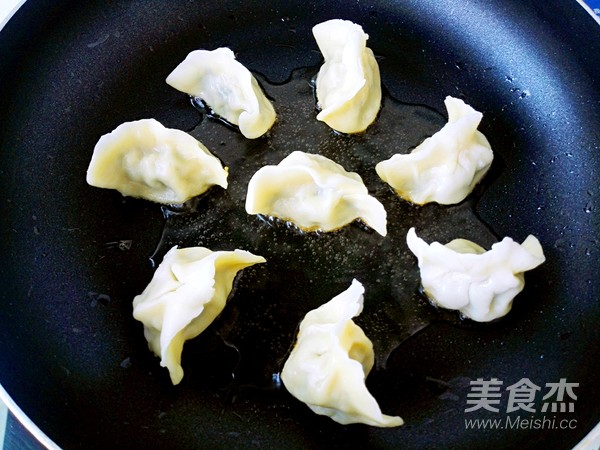 Quick Breakfast-fried Dumplings with Eggs recipe