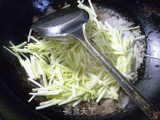 Stir-fried Pork Heart with Leek Sprouts recipe