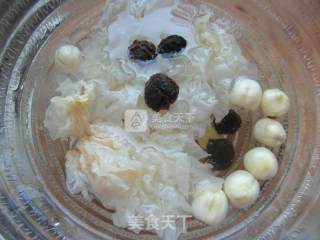 Peach Gum and Snow Lotus Seed Syrup recipe