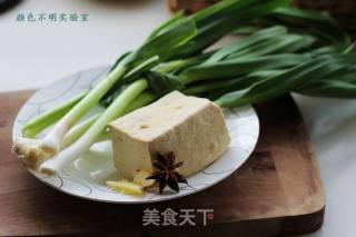 Stir-fried Tofu with Garlic Sprouts recipe