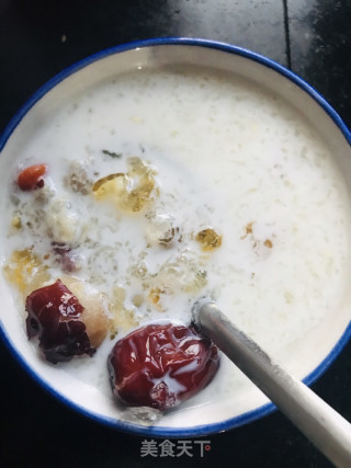 Snow Yan, Peach Gum, Soap Jap, Rice, Red Date, Wolfberry, Sesame Soup recipe