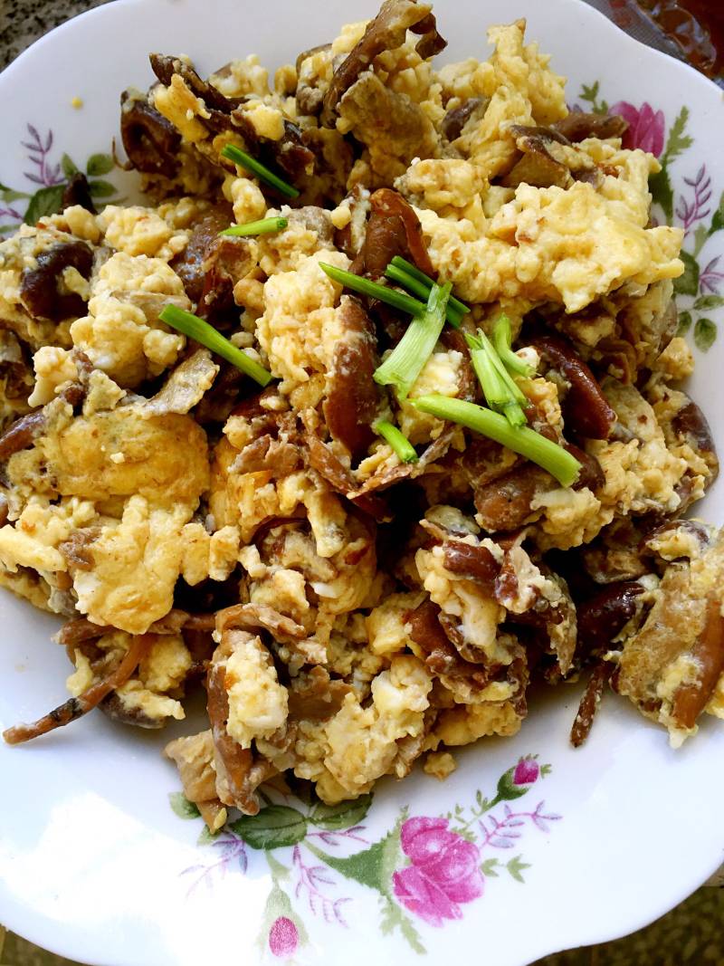 Scrambled Eggs with Taiwan Mushroom recipe